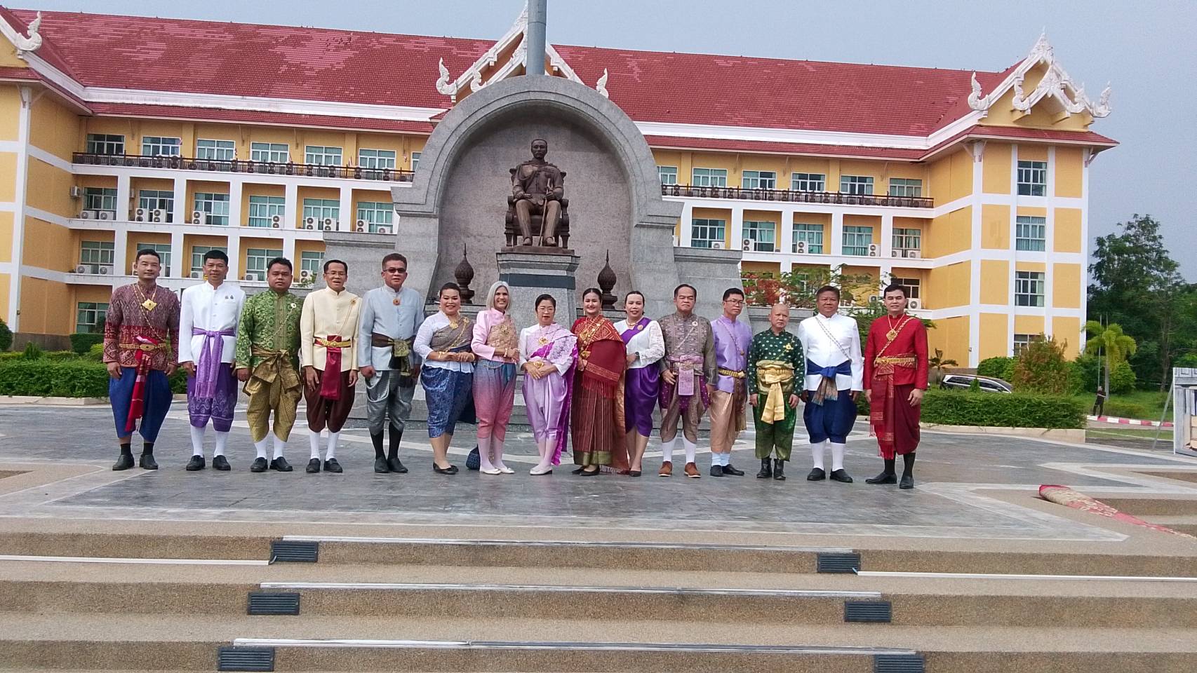 title - ร่ามพิธีถวายบังคมพระบรมราชานุสาวรีย์ พระบาทสมเด็จพระจุลจอมเกล้าเจ้าอยู่หัว (รัชกาลที่ 5) ภายใต้แนวคิด 